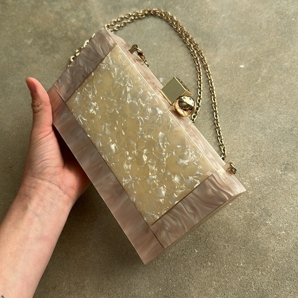 Pearl Clutch - Picture 3 of 10